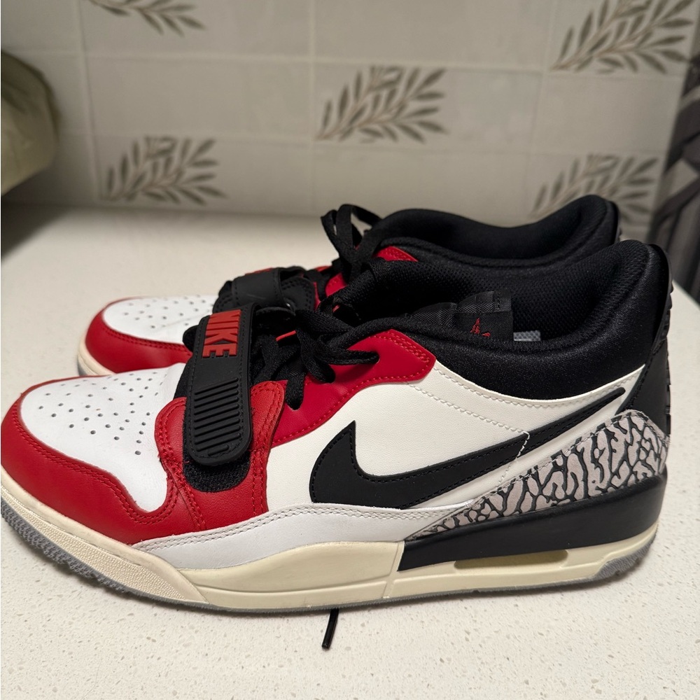 Nike Air Jordan men’s size 10.